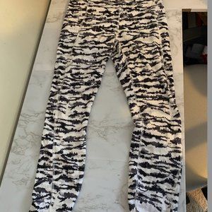 Fabletics Tigress Print 7/8 Leggings
